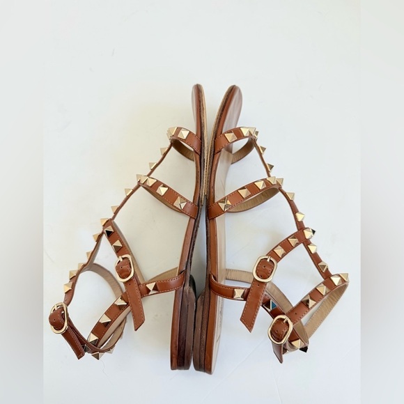 Valentino Garavani Brown leather Gold Rockstud ankle strap flat sandals EU 39.5 - Picture 9 of 13